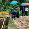 Respon Cepat, Wabup Parapaga Tinjau Lokasi Jembatan Rusak di Riung