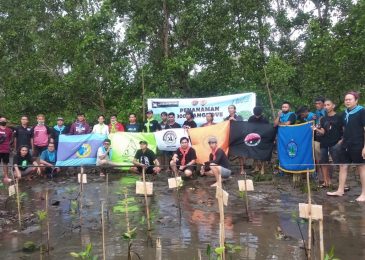 Super Adventure Manado Kolaborasi Bersama Pencinta Alam Tanam Ratusan Mangrove