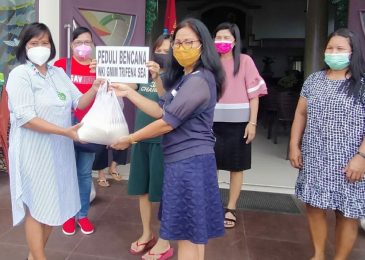 WKI GMIM Trifena Sea Berbagi Kasih Dengan Warga Korban Bencana