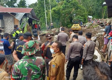 Cuaca Ekstrim Hujan Keras Disertai Tanah Longsor, Sebanyak 159 Jiwa dari 47 KK Di Siau Timur Diungsikan