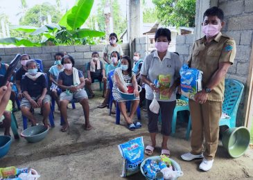 Pemdes Bango Salurkan Makanan Tambahan Untuk 70 Lansia