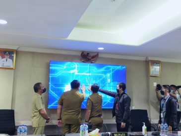 Bupati Joune Ganda Buka Sosialisasi SE dan Launching Tanda Tangan Elektronik