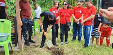 Tanam Pohon, Bupati Joune Ganda Ajak Masyarakat Kembangkan Potensi di Desa Sawangan