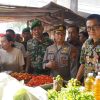 Sidak Pasar Kema, Bupati Joune Ganda Pastikan Bapok Stabil Jelang Idul Fitri