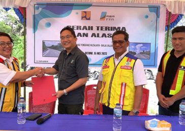 Dirut PT TTN Serahkan Dokumen Jalan Alaskar Likupang-Bitung ke BPJN Provinsi Sulut