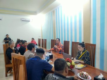 Irjen Pol. Purn Ronny F Sompie Bincang Santai Bersama Wartawan Minut