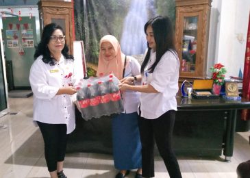 Tindaklanjuti Instruksi Bupati, Kadis Femmy Pangkerego Bagi THR ASN dan THL